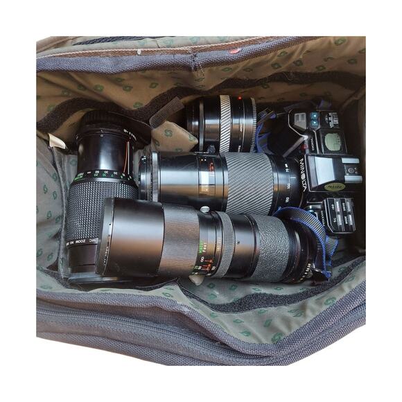 Minolta Maxxum 7000 With 3 Lenses and Bag - Picture 9 of 16